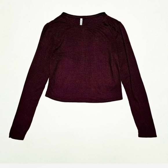 Lulus Basics cropped turtleneck tops,
XS - Picture 1 of 4